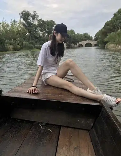 张艺凡人间腿精