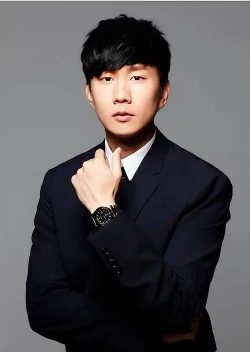 一百年遇见林俊杰实属难得,照片让他后悔了一辈子,伤心到写了修炼爱情