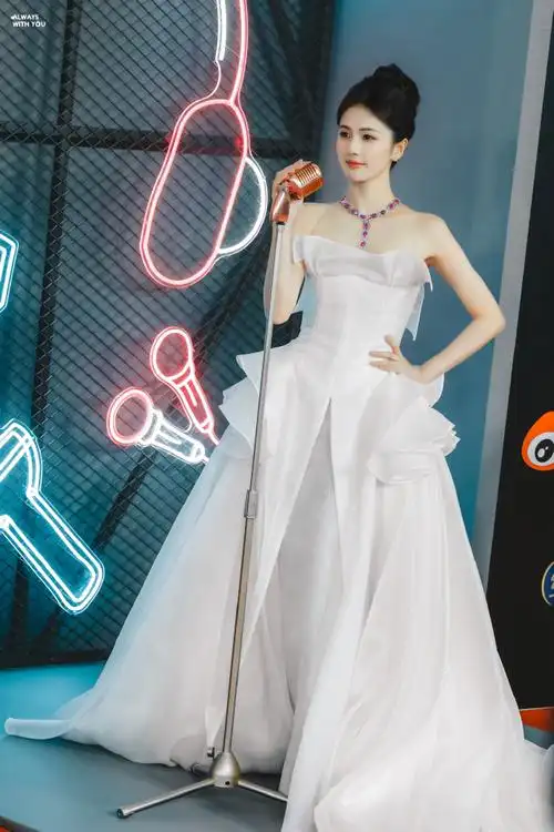 3335363130323636微博之夜红毯@白鹿my#白鹿 公主