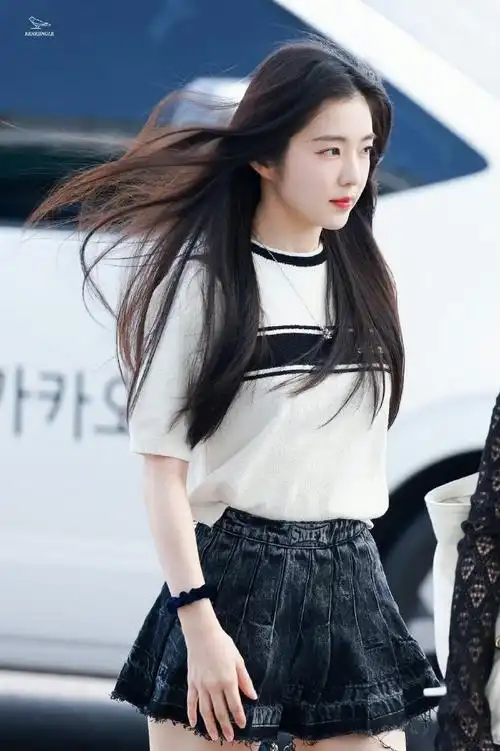 裴珠泫#小老一穿的裙子还挺有态度的"sm f**k"