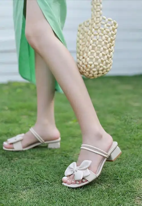 而小脚丫也要凉快一下,收下这几双清凉好看时髦凉鞋,让这个夏天变得更