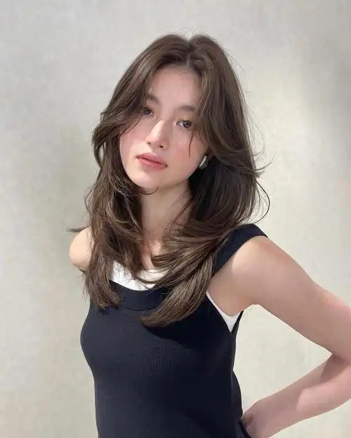 超级修饰脸型的 高层次发型 方便打理 显头发蓬松#女生中长发发型