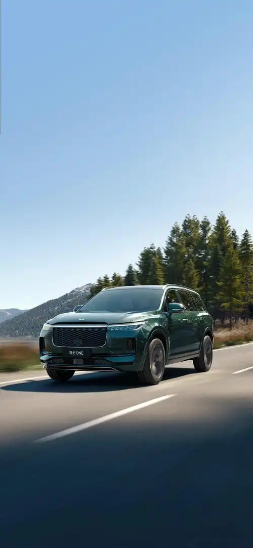 世上出新车最慢的电动车那就是理想汽车,从发布第一款是one,第二款