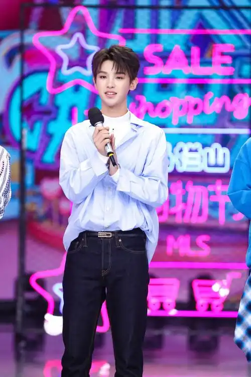 《快乐大本营》黄明昊舞台抢先看 今晚准时接听justin的来电!