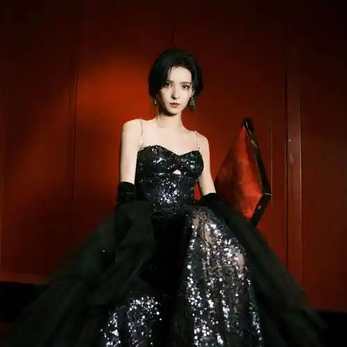 张予曦被质疑穿300块高仿,衣服品牌信息曝光,很多女明星都穿过_礼服