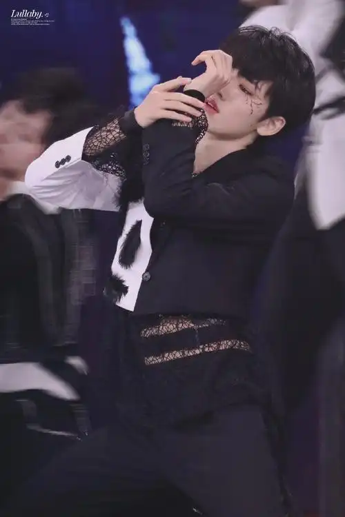 宋亚轩的腰##宋亚轩蕾丝镂空上衣