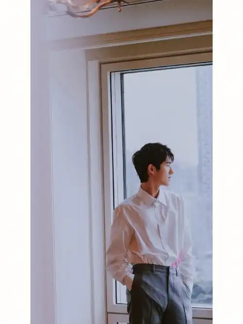 刘昊然自修壁纸