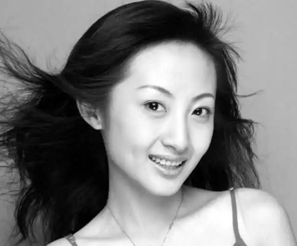 第一届超级女声5强,其中4位已经销声匿迹,仅她一人成为当红女星!