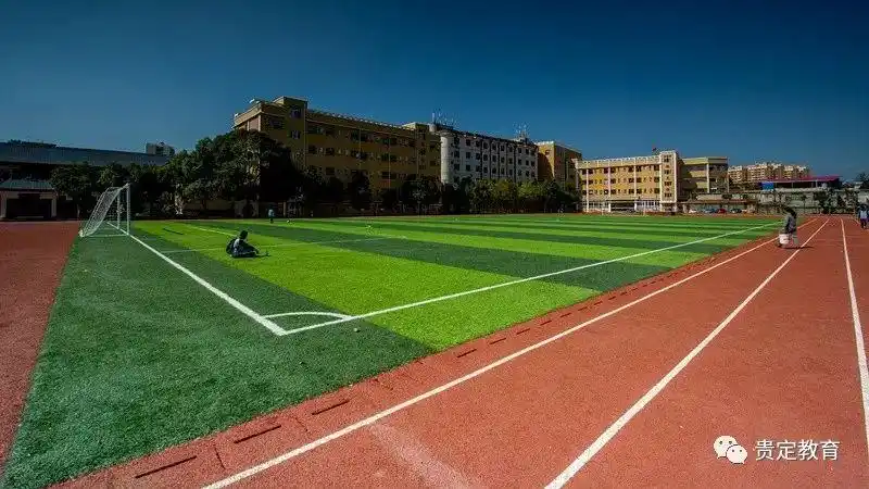 奋进之笔欣欣向荣跨越发展的贵定一中