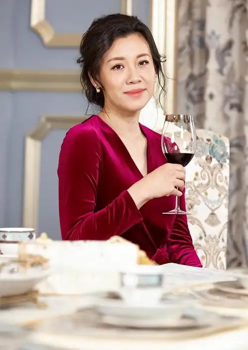 回顾演员刘琳被名导抛弃后转身嫁给穷小子婚后被丈夫宠成宝