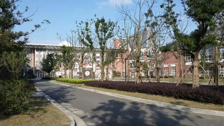 p>南通大学附属中学,简称"通大附中",地处 a target="_blank" href="