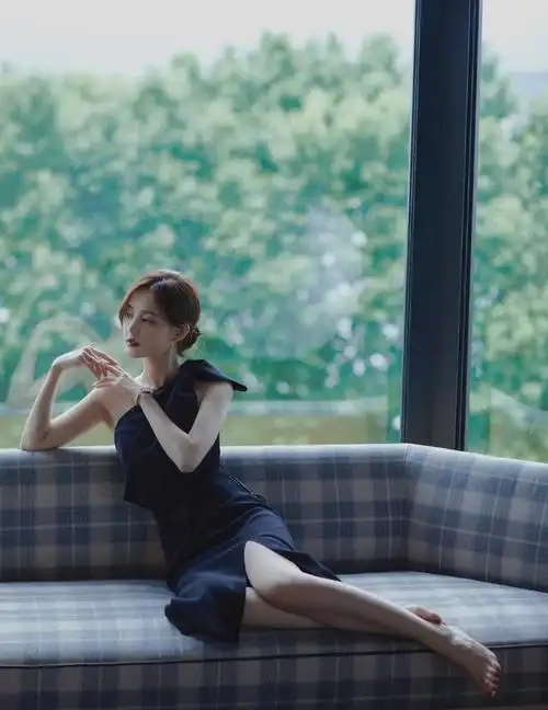 美女明星李一桐:清纯美丽,笑容甜美