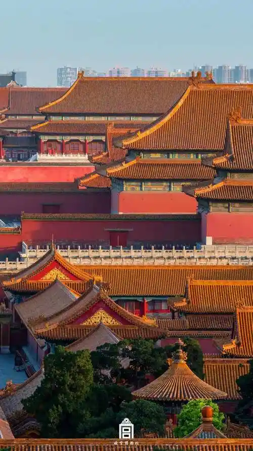 世界最大皇宫——北京故宫城墙内的面积约72万平方米,现存建筑面积15