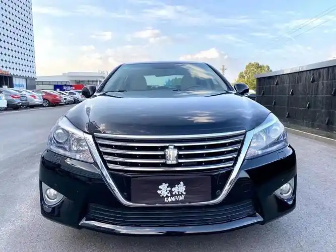 丰田皇冠我最喜欢的一款豪华轿车!