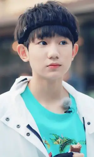 王源# hello?这个小宝宝吃东西敢不敢再可爱一点!