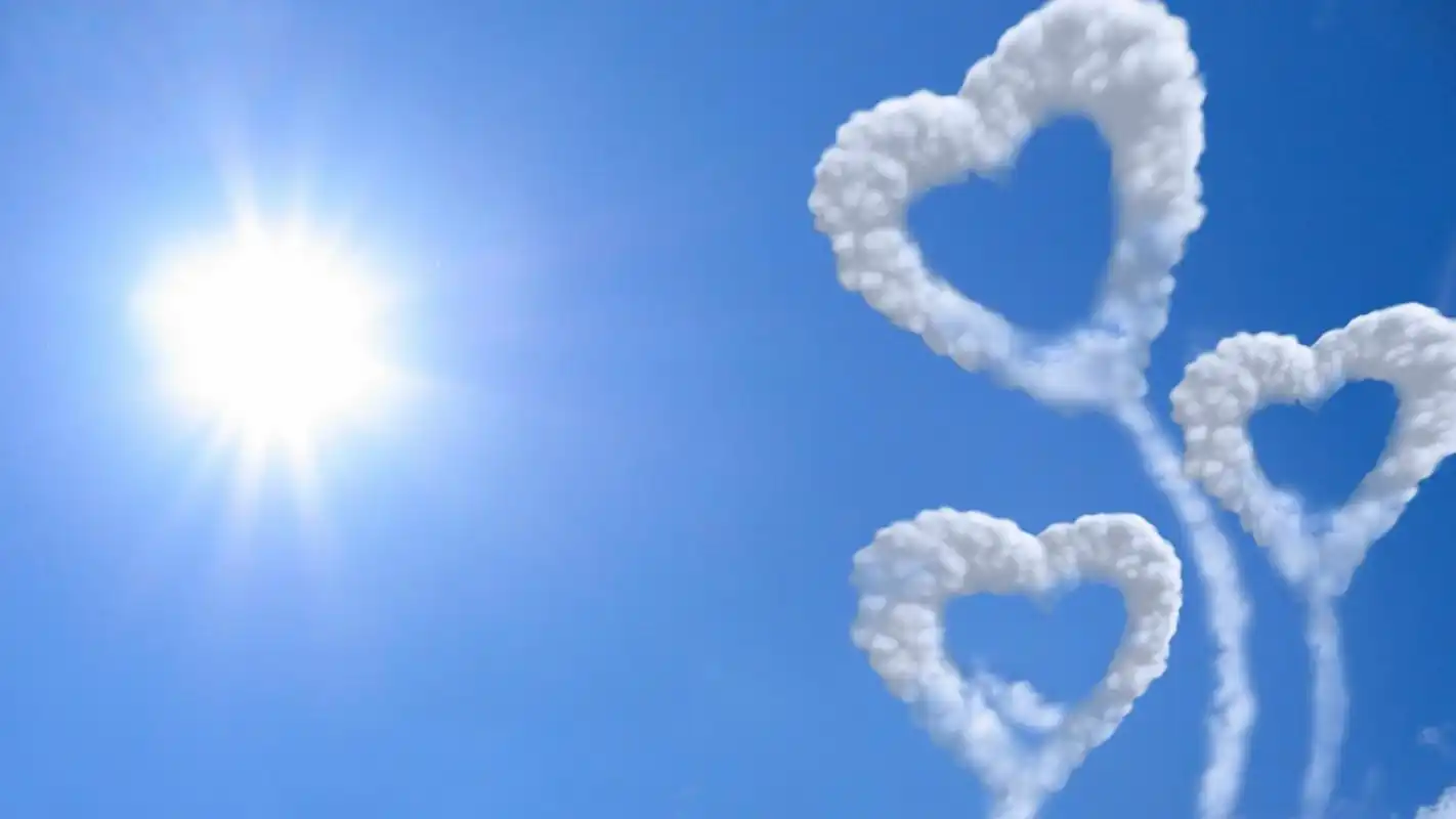 精选好看的蓝色天空中白色爱心形云朵高清爱心图片素材桌面壁纸下载第