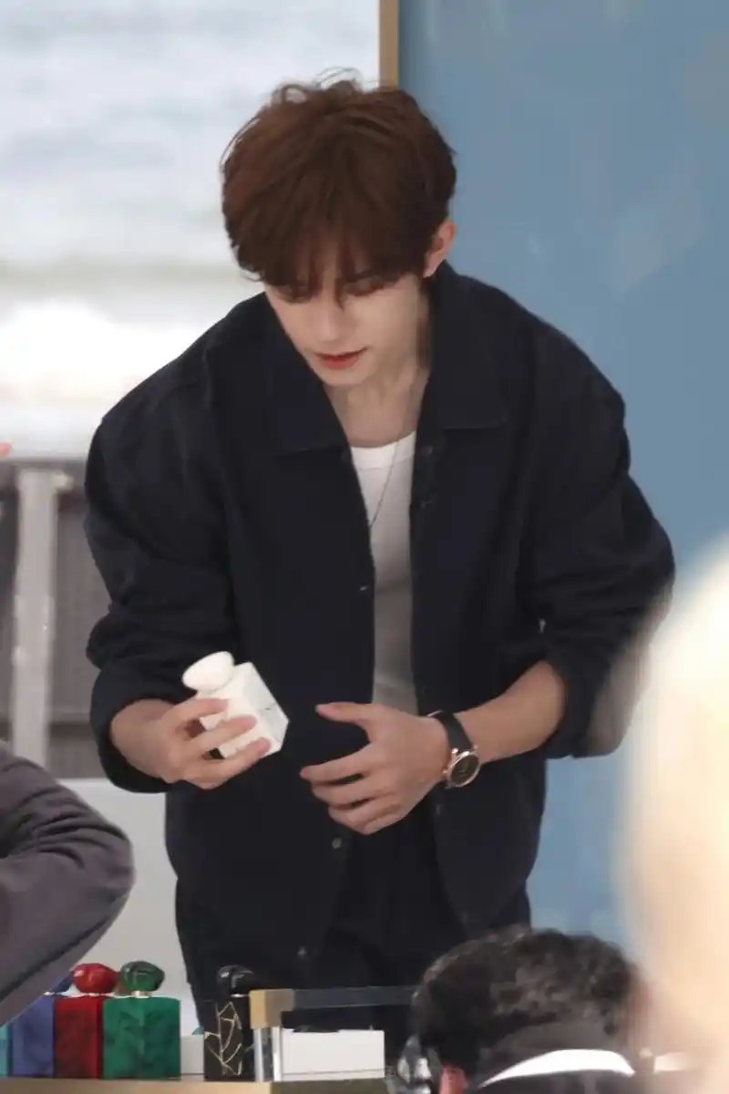 又幸福喽🥹🤲🏿.活动出图还得看鸟姐#易烊千玺 #易烊千 - 抖音