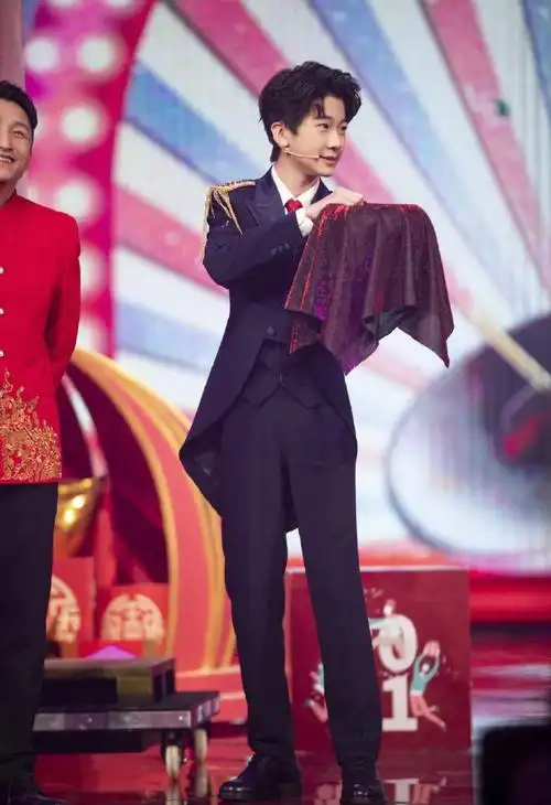 天天比何老师高了#天天身高真的窜得好快啊!