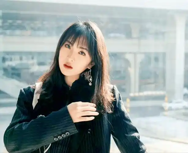 "为何大家总夸姐姐却忽视我",华为二公主姚安娜进娱圈压制姐姐_芭蕾