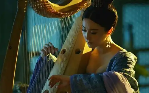 《杨贵妃》首波高清剧照 范冰冰爆乳跪地哀求黎明