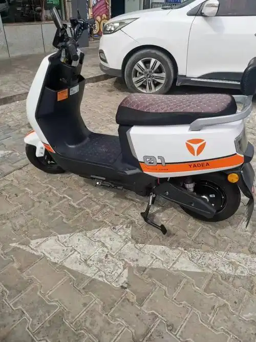 2600出手今年四月份的雅迪电动车,有牌子,原价4000左右 - 抖音