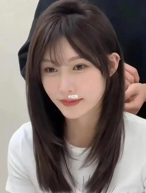 锁骨发中长发 法式刘海