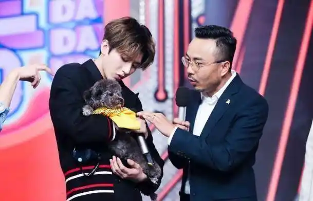 百分九组合爆红之后,蔡徐坤病了,陈立农病了,如今他也病了_范丞丞