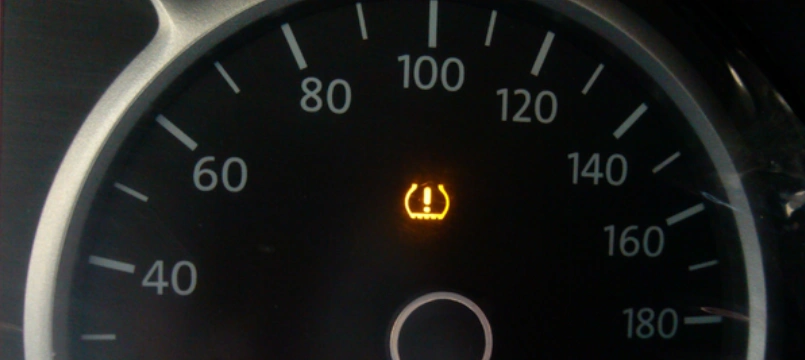 刹车油不足警示灯图标?