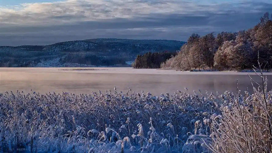 冬天结冰的湖面壁纸