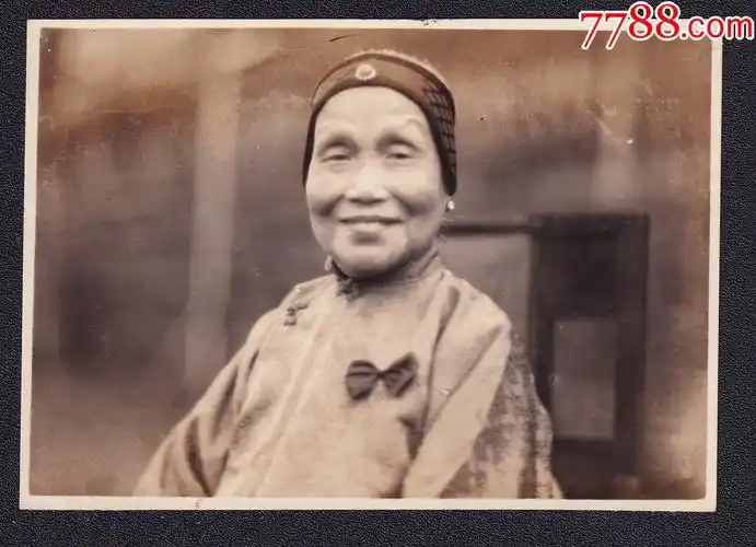 民国年代典型老太服饰老照片1张尺寸约799厘米