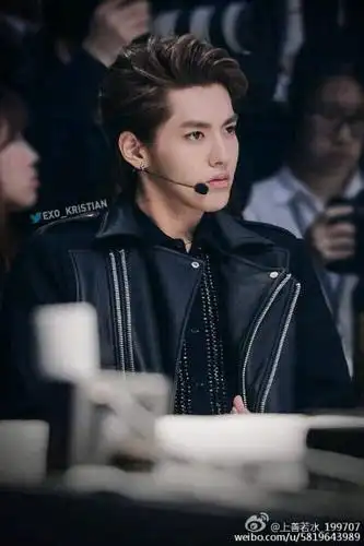 吴亦凡 kris exo 花美男 偶像 明星 帅哥 小鲜肉 锁屏 人物 杂志 屏保