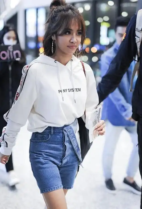 蔡依林终于翻车了个子不高还挑战长款卫衣159身高一下穿成149