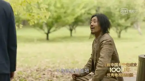 《觉醒年代》剧照,李大钊等留学生慷慨激昂地声讨袁世凯