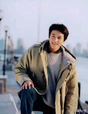 凭借在《永不瞑目》等剧中的出色表现,陆毅成为了许多导演钟爱的宠儿.