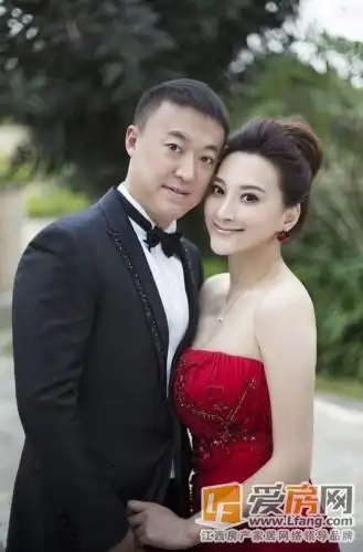 家居中心 美家 > 正文 12月8日,刘璇与相恋12年老公王弢于香港举办