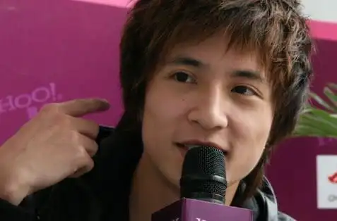 看了薛之谦整容前的旧照李雨桐果然对他是真爱