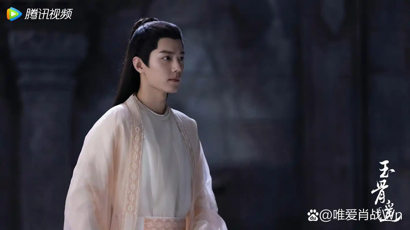 肖战时影# #肖战玉骨遥# 白衣翩跹,温润如玉的时影大神官"玉骨遥荚侣