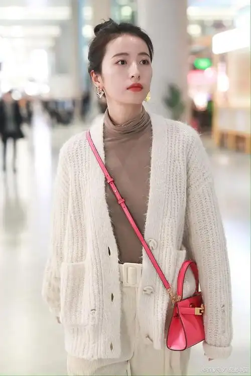 古驰针织衫女开衫的多款式时尚搭配方案