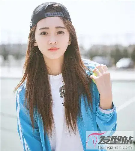 有层次感的中长直发 摇身一变青春美少女_发型站_最新流行发型设计
