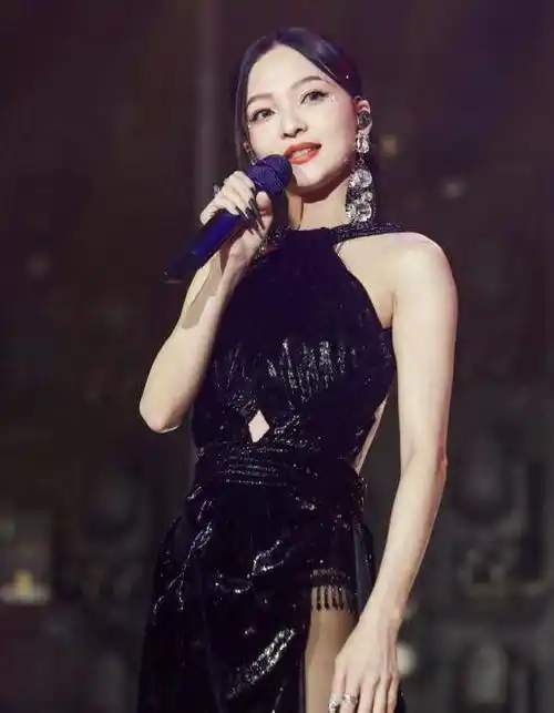 四位小个子的女明星,有的被吐槽只有140,有的却有180的气场_身高_杨蓉