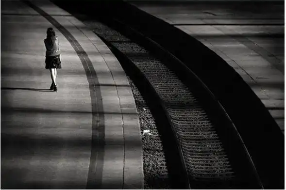 摄影学习_黑白情绪 | 摄影师kai ziehl远景下的另一种意境美_陈阅视觉