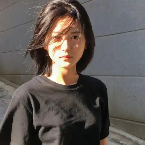 阳光383638393231女生头像