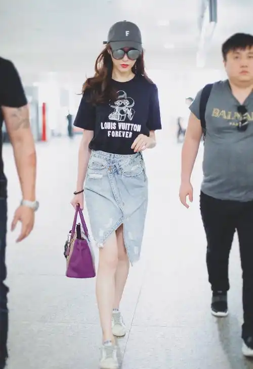 唐嫣清新亮丽机场街拍照图片