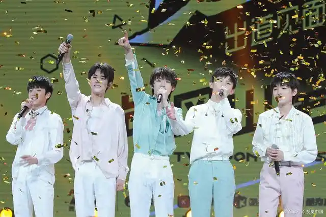 一代团的tfboys有三人,二代团的时代少年团有七人,三代成员有朱志鑫