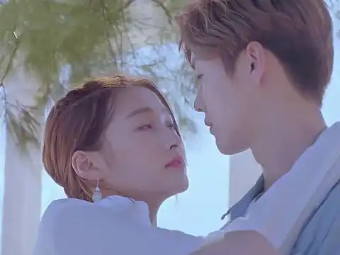 女星首次公主抱给了谁?张子枫是孙泽源,看到关晓彤:人生赢家!