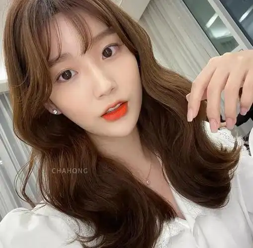 菱形脸和方脸人群很适合亚洲人的脸型中长发妹子一定要烫的甜美蛋蛋卷