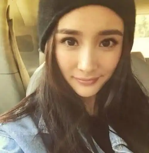 杨幂:我卸妆了,赵丽颖:我也卸妆了,最后一位是谁?