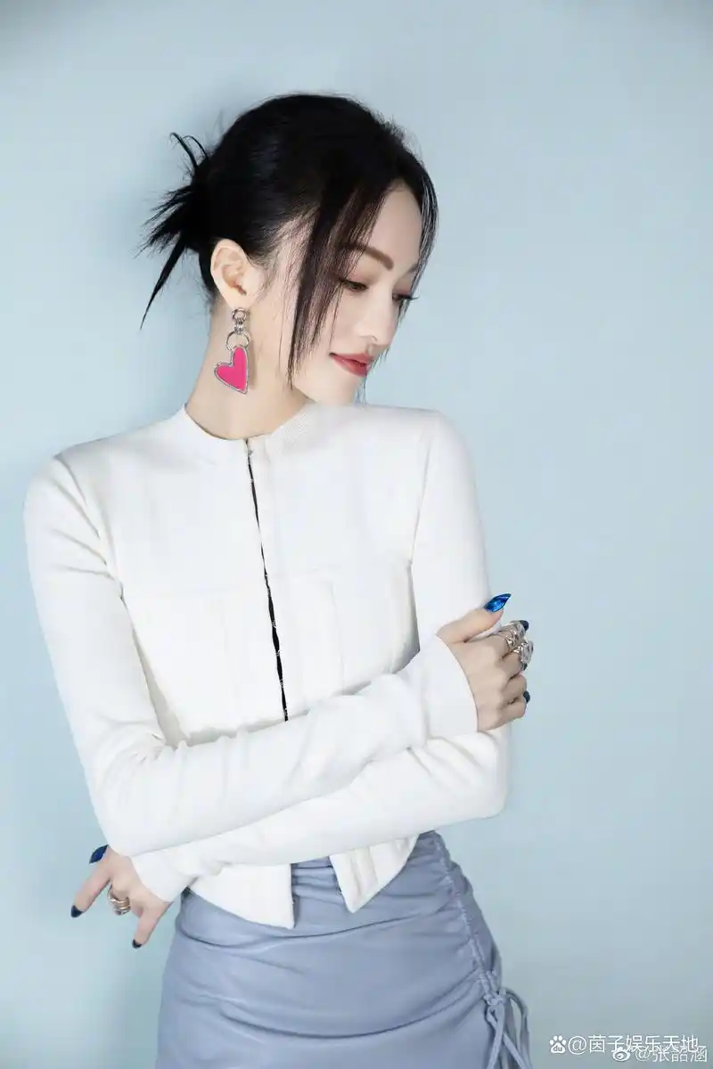 张韶涵写真,妆容清新自然!