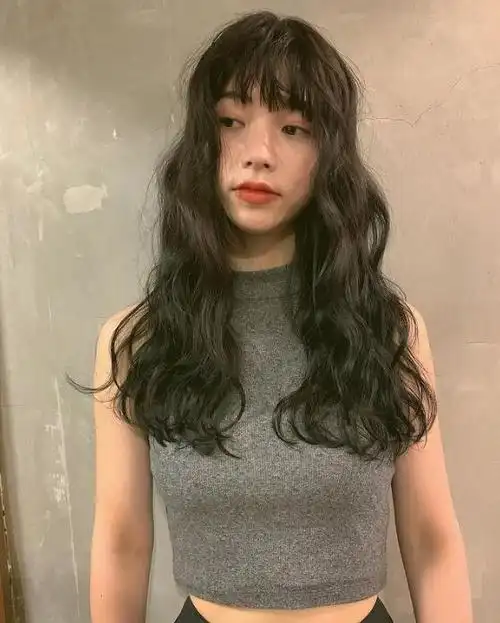 秋冬季女生好看卷发发型,微凌乱自然慵懒卷发,蓬松复古羊毛卷!