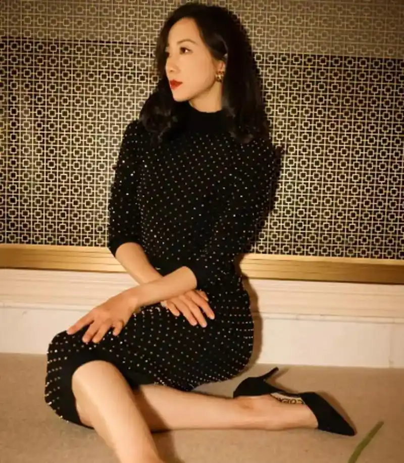 韩雪身材真丰满,露脐装配包臀裙,翘臀藏都藏不住,优雅到了骨子里